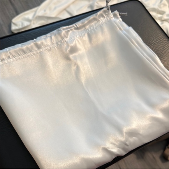 2 silky dust bags - Picture 1 of 1